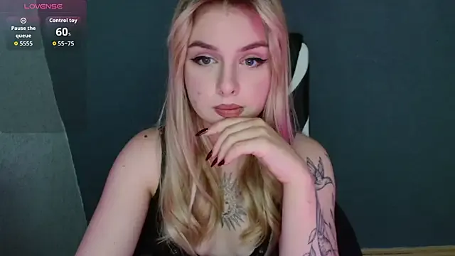 AngelicaHollywood — shake your butt