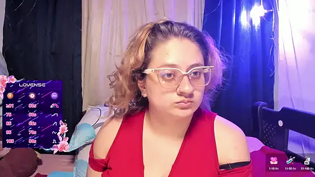 AnnieBigBoobs — show doggy naked