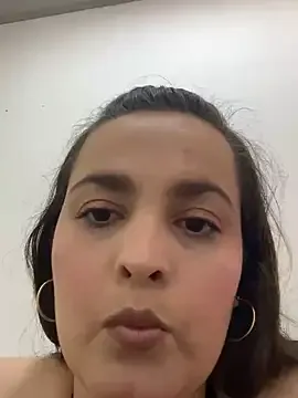 Anyhot_latina — Hot Kiss & Flirty Look