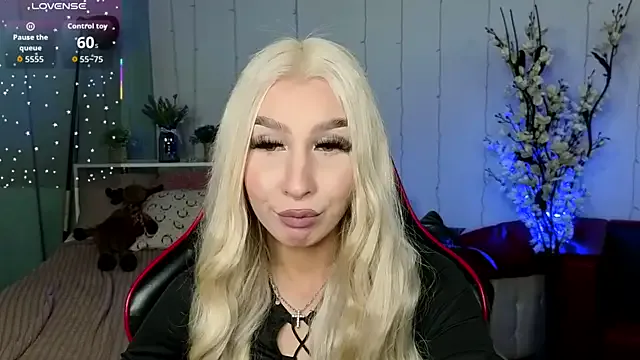 ArielaBlonde — Tease ass in doggy + spanks!