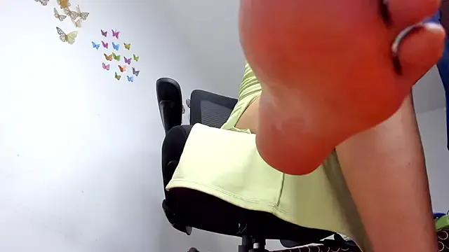audrey_lawrence — exploit a balloon with my feet
