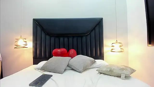 AuraEvens — Sensual dance 