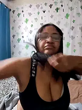 Avannay — Pussy spread