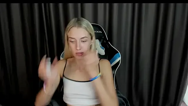 baby_xoxo — naked