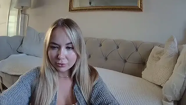 BarbieDolly_x — Topless for 2 mins xx