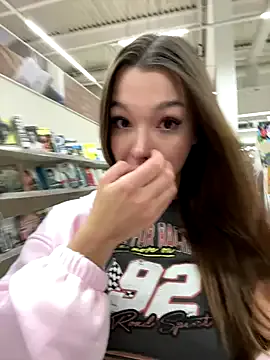 barbiehumpxxx — Show naked ass on aisle