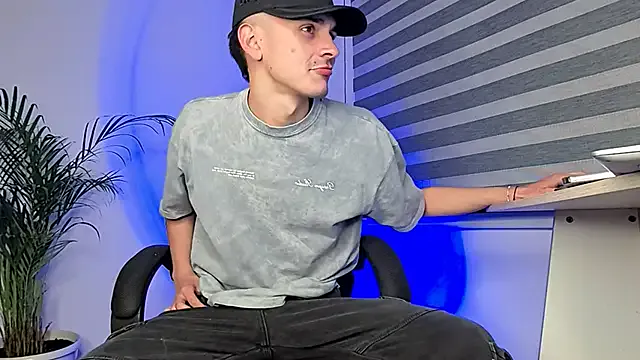 bastia_noooo — welcome to my room, CUM FOR ME BASTIANO