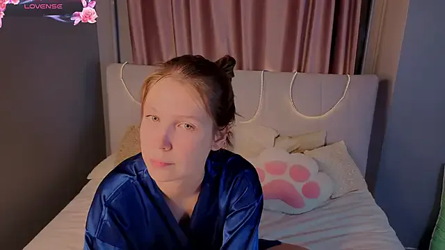 BeatrixCarIeton — Lick and bite lips