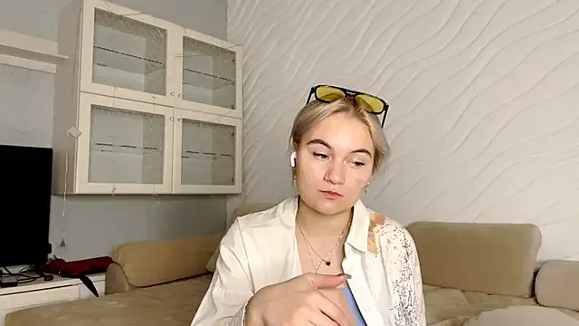 BeatrixEsser — Lower panties and tease u with my pubis