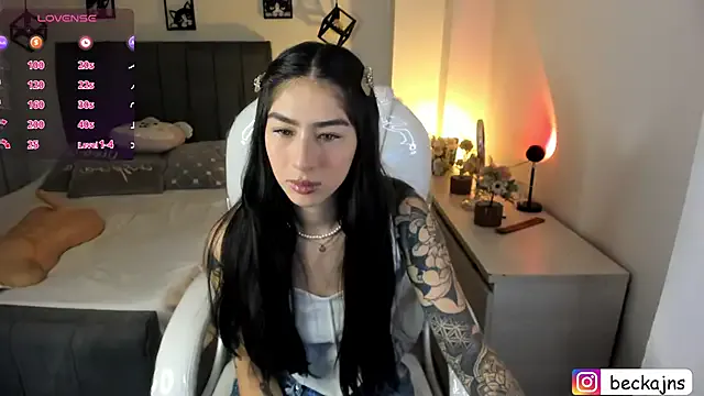 Beck_jones — naked and rub  pussy