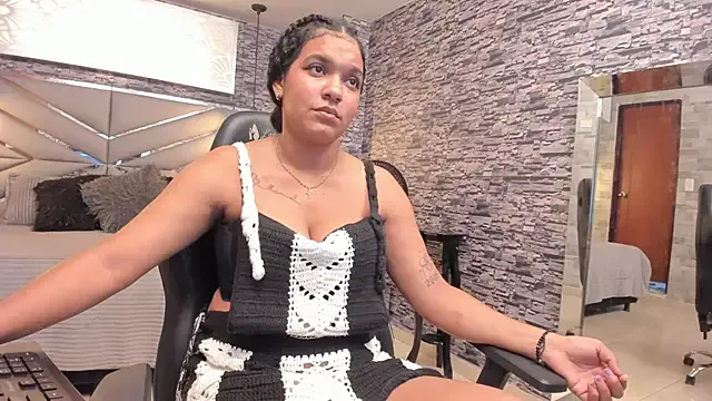 BellyBigBoobs —  Make a short sexy dance 