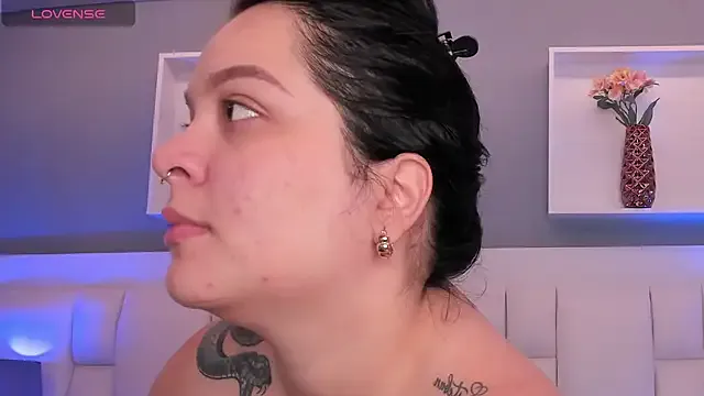 Betsy_Daniels — spanks very hard