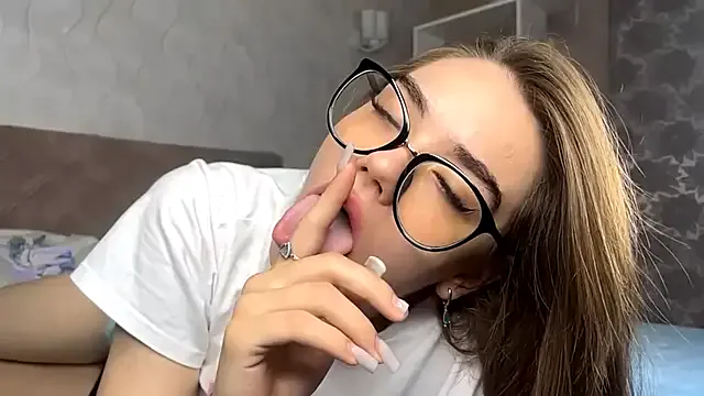 BlissDodd — Help domi with hand inside my panties!