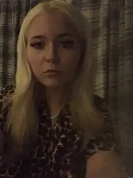 Blondie_Sofia_Essexbabe — Top off