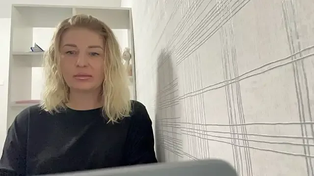 Blondie_xoxoxo — 3 playfull spanks