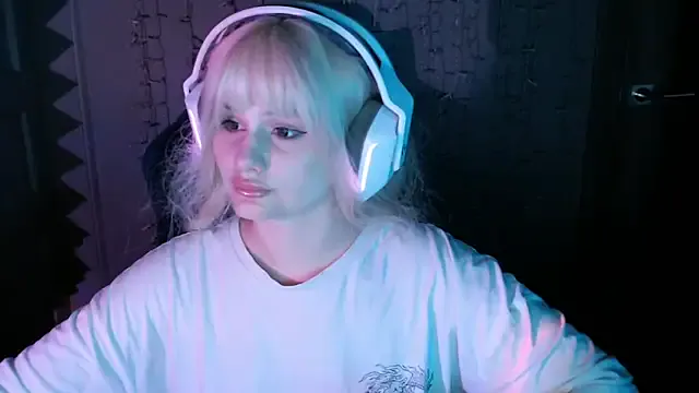 BlondyyArish — lovense ON, make me happy