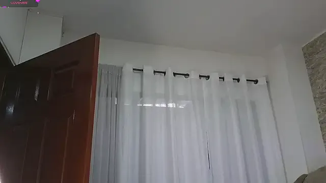bonnie-love — Ice in my tits and my pussy