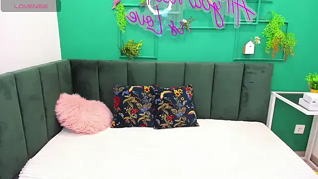 Brittany_Moore — hot sensual striptease