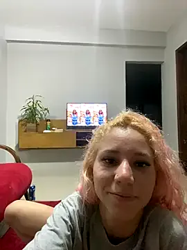 Bruxinha551 — Ficar peladinha na piscina