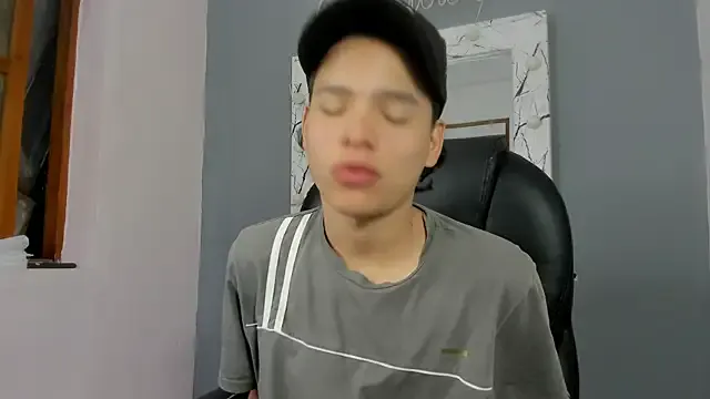 camillo_virgil — Ride dildo + red ass