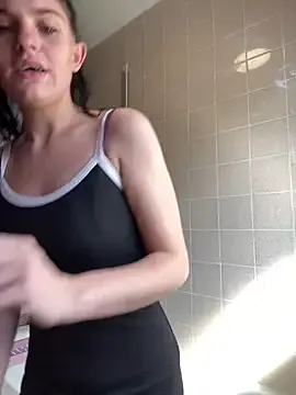 Camwithchlox — Sit with tits out 5 mins