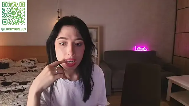 caressyourself — 4 fingers in Anna's pussy