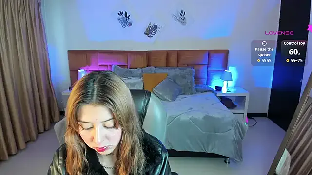 Catti_Brie — remover top 