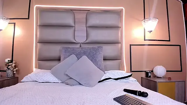 CAYLINCOLLINS — Domi high for 1 minute on the clitoris