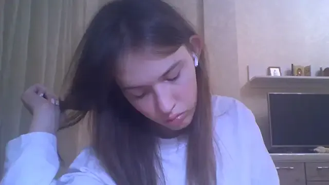 CeyaLier — Say Hu and blow kiss