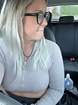 Charleigh_xx — Dildo play 