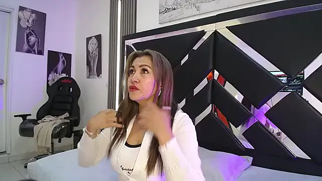 chloe__Jones_ — blowjob dildo + fingers pussy