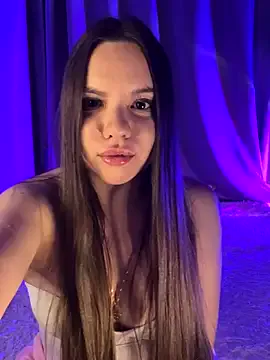 Chloe_loo — flash boobs slowly