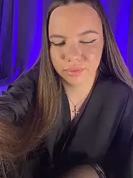 Chloe_loo — show tits