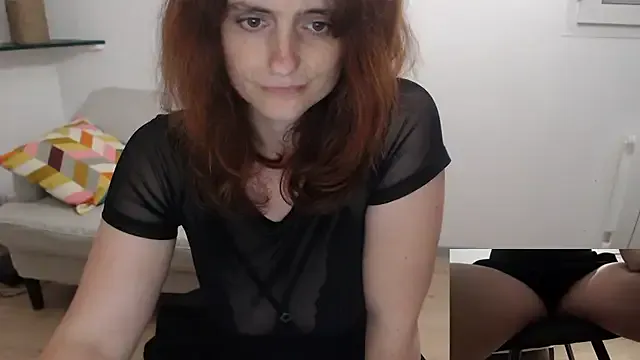 chloe_tentationn — j'enleve le soutien gorge