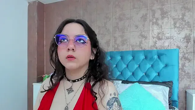 ChloeNoire — full naked ,play with tits x6min