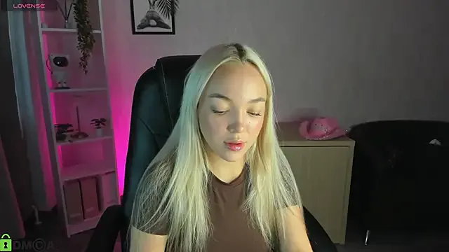 Christy_Little — show doggy