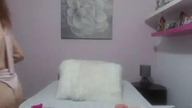 CindyCrawford — dildo iin pussy