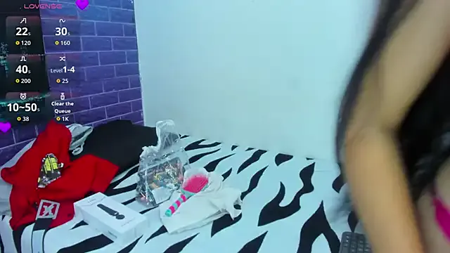 Cora_222 — Make my pussy vibrate