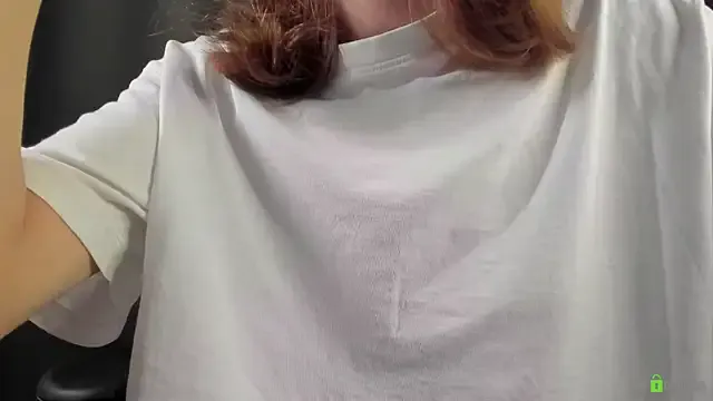 Courtney_Luv — Doggy style+ open wide pussy