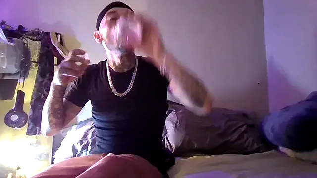 cruz815 — @5000 I squirt my load on my belly 4 al