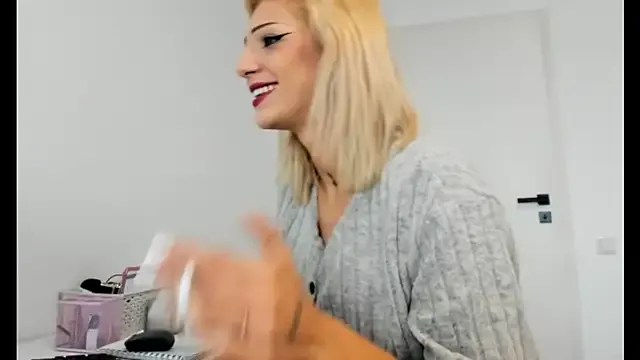 crystalxx18 — ANAL CLOSE TO CAM