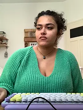Curvydesifromgermany — Oil on tits