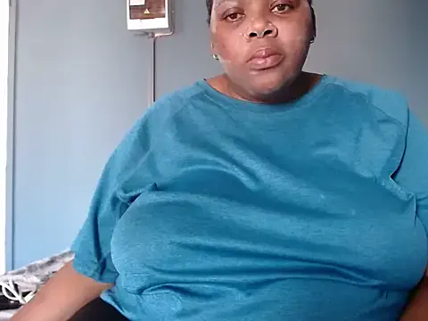 CuteHugeAxx — Freechat on StripChat