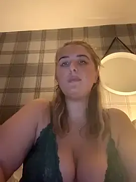 CutieCurvyGirlxo — flash pussy