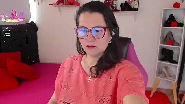 D_Martii — Feet show with oil
