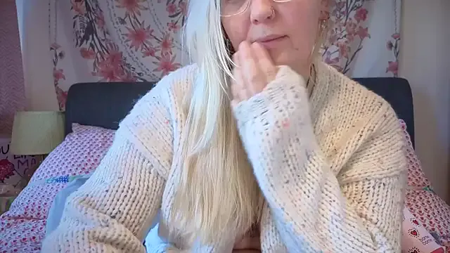 Daisyxoxo_ — First show on here! lets have fun