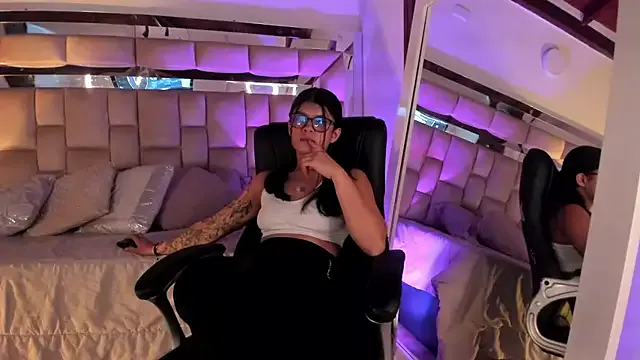 Dapnne_ — Legs open rubbing pussy