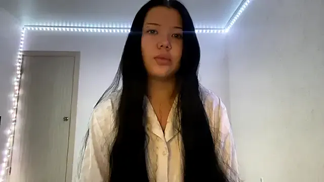 DarceyMinkoff — Lick my plump lips closely
