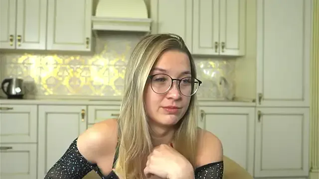 DarelleFaux — show my hot outfit
