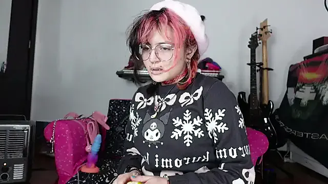Devil_And_Princess — use brand new alien dildo + alien cum 